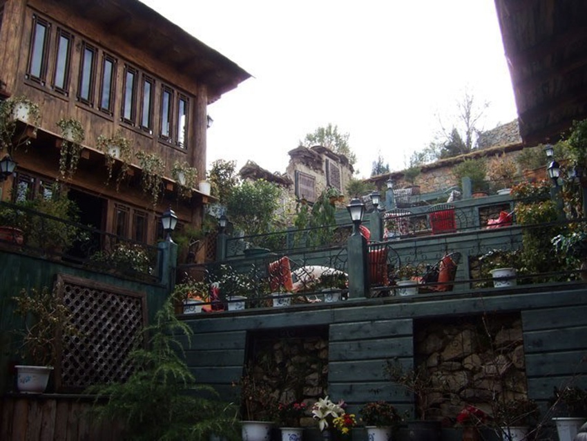 圣地氣息 云南香格里拉花間堂圣地藝術空間